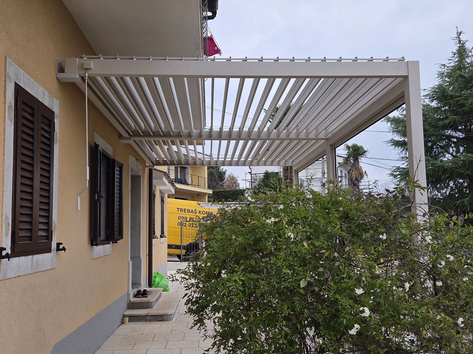 Bioklimatska pergola — Pergola Lux